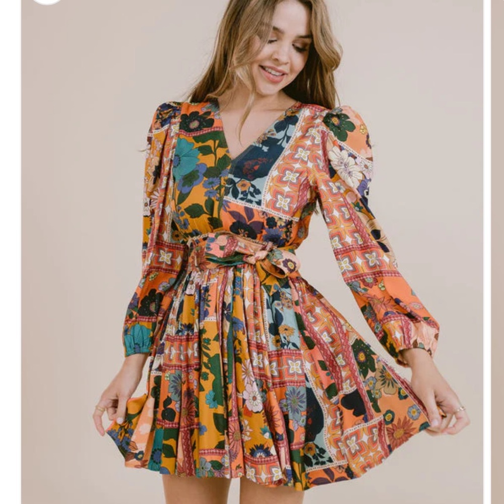 NWT. LaRoque Mini Floral Dress. Size Medium.